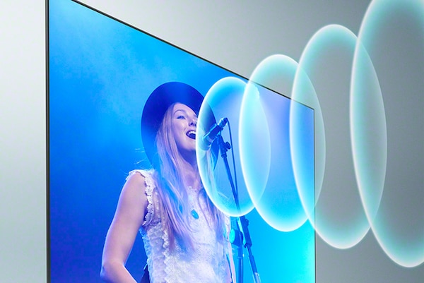 TV en el que se muestra una mujer cantando con ondas de sonido que salen del micrófono en pantalla